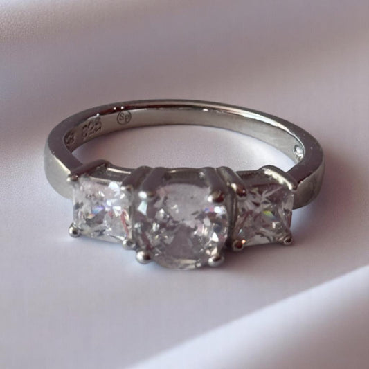 ANILLO 3 ZIRCONIAS