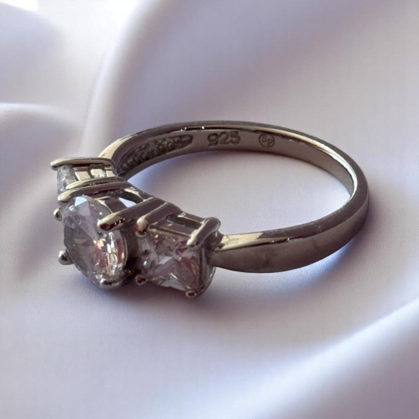 ANILLO 3 ZIRCONIAS