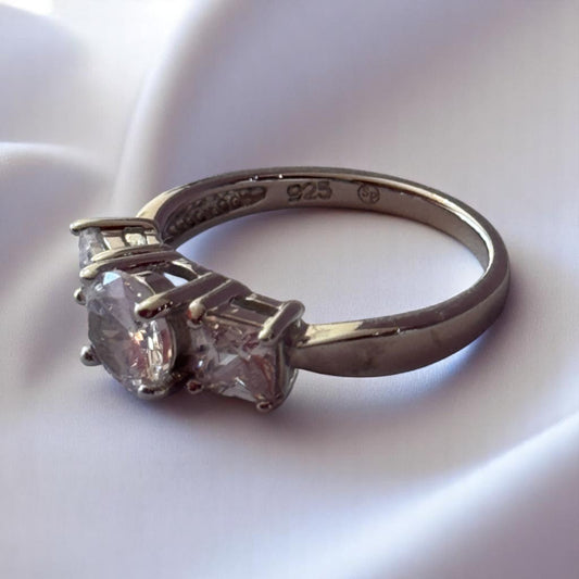 ANILLO 3 ZIRCONIAS