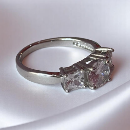 ANILLO 3 ZIRCONIAS