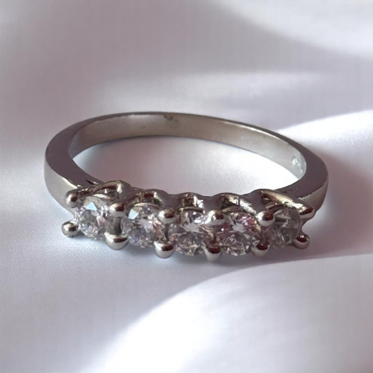 ANILLO CHURUMBELA 5 ZIRCONIAS