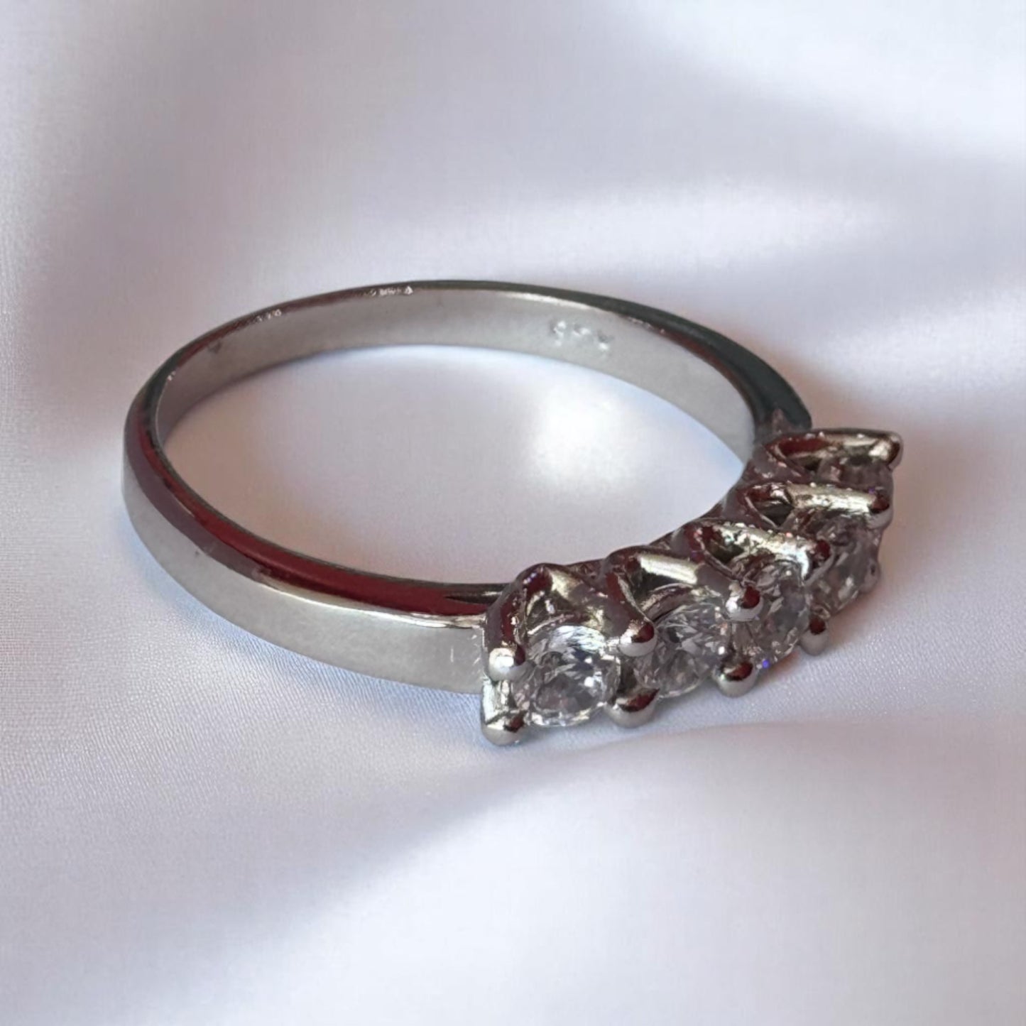 ANILLO CHURUMBELA 5 ZIRCONIAS