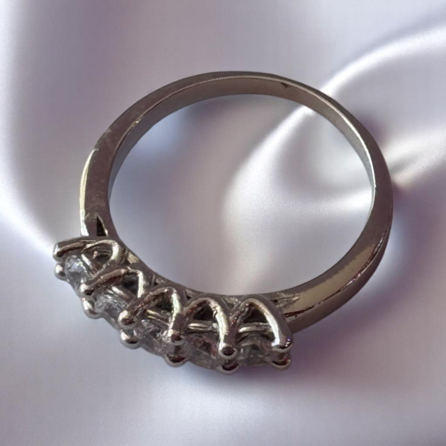 ANILLO CHURUMBELA 5 ZIRCONIAS